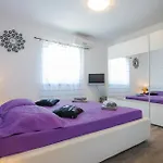 펜션 3 Bedroom Cozy In Grubine