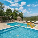 3 Bedroom Cozy In 펜션 *