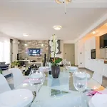 펜션 3 Bedroom Cozy In Grubine