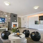 펜션 3 Bedroom Cozy In
