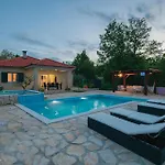 3 Bedroom Cozy In 펜션 *