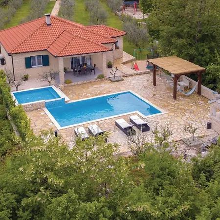 Hébergement de vacances 3 Bedroom Cozy In