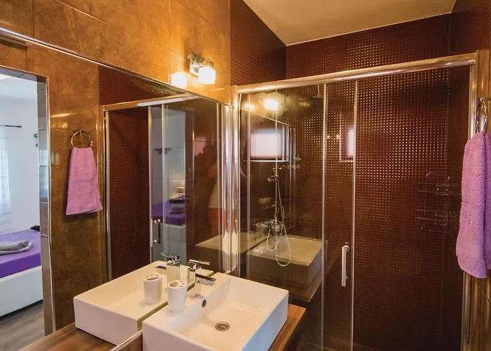 3 Bedroom Cozy In Hébergement de vacances Grubine