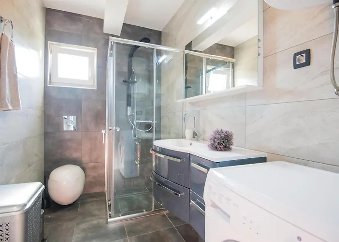 3 Bedroom Cozy In Grubine