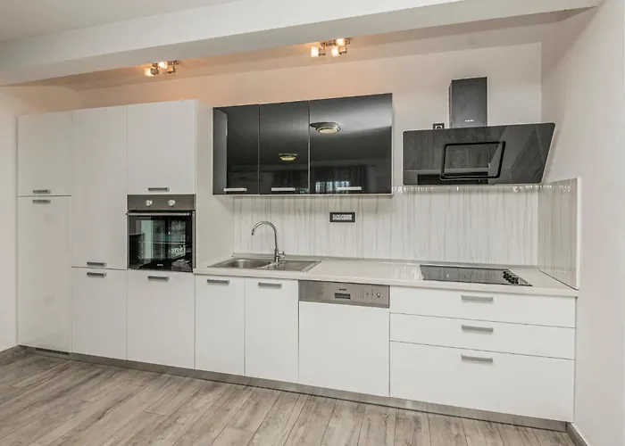 3 Bedroom Cozy In * Grubine