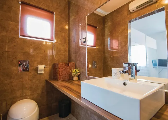 3 Bedroom Cozy In