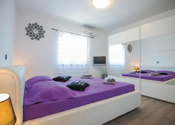 Hébergement de vacances 3 Bedroom Cozy In Grubine