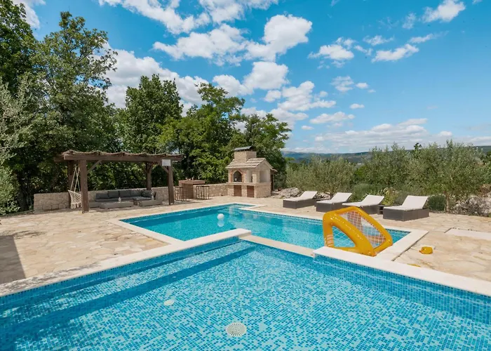 3 Bedroom Cozy In Hébergement de vacances *