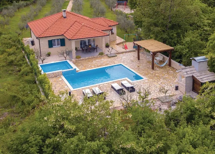 Hébergement de vacances 3 Bedroom Cozy In