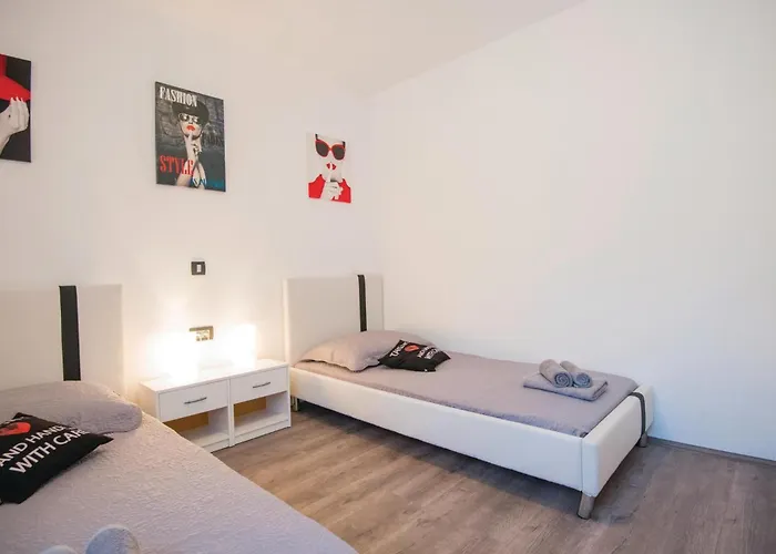 3 Bedroom Cozy In *